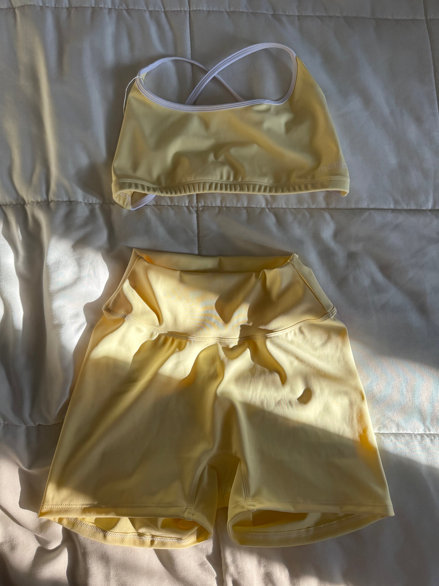 Set Butter White Mini short & Showy Top