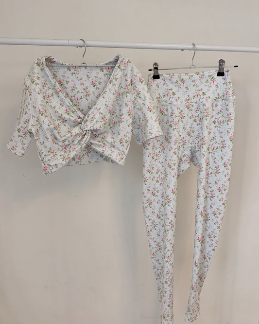 Set Gardenia Knoty Crop & Legging