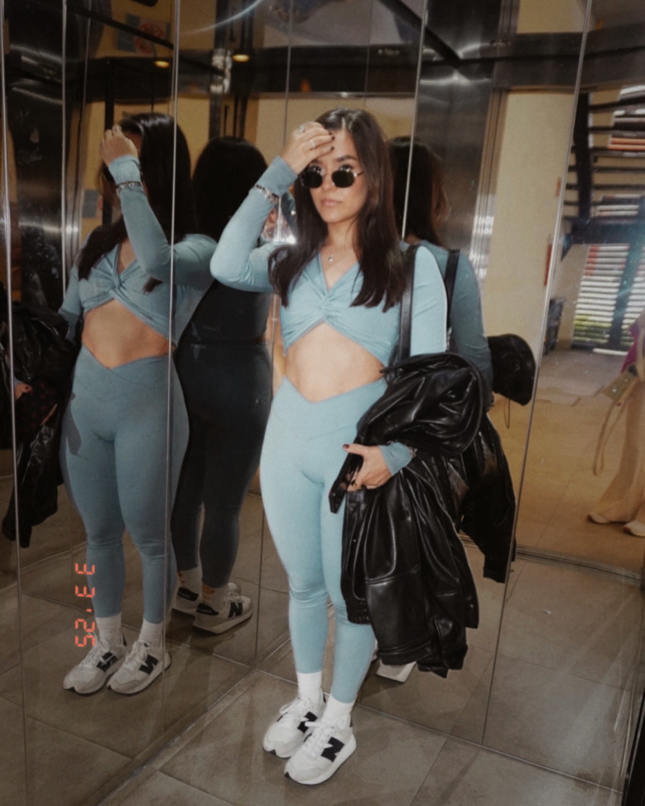 Set Baby Blue Knoty Top & Legg W