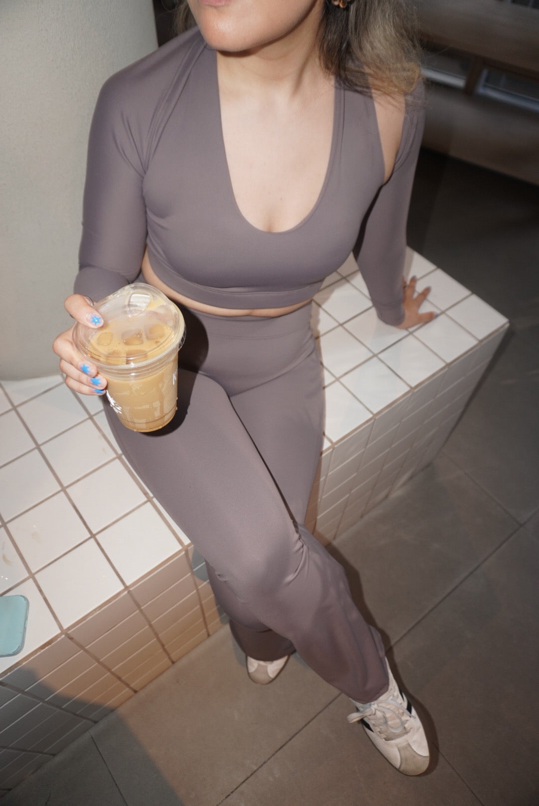 Set Cocoa Flare, Crossover Top & Off Arms