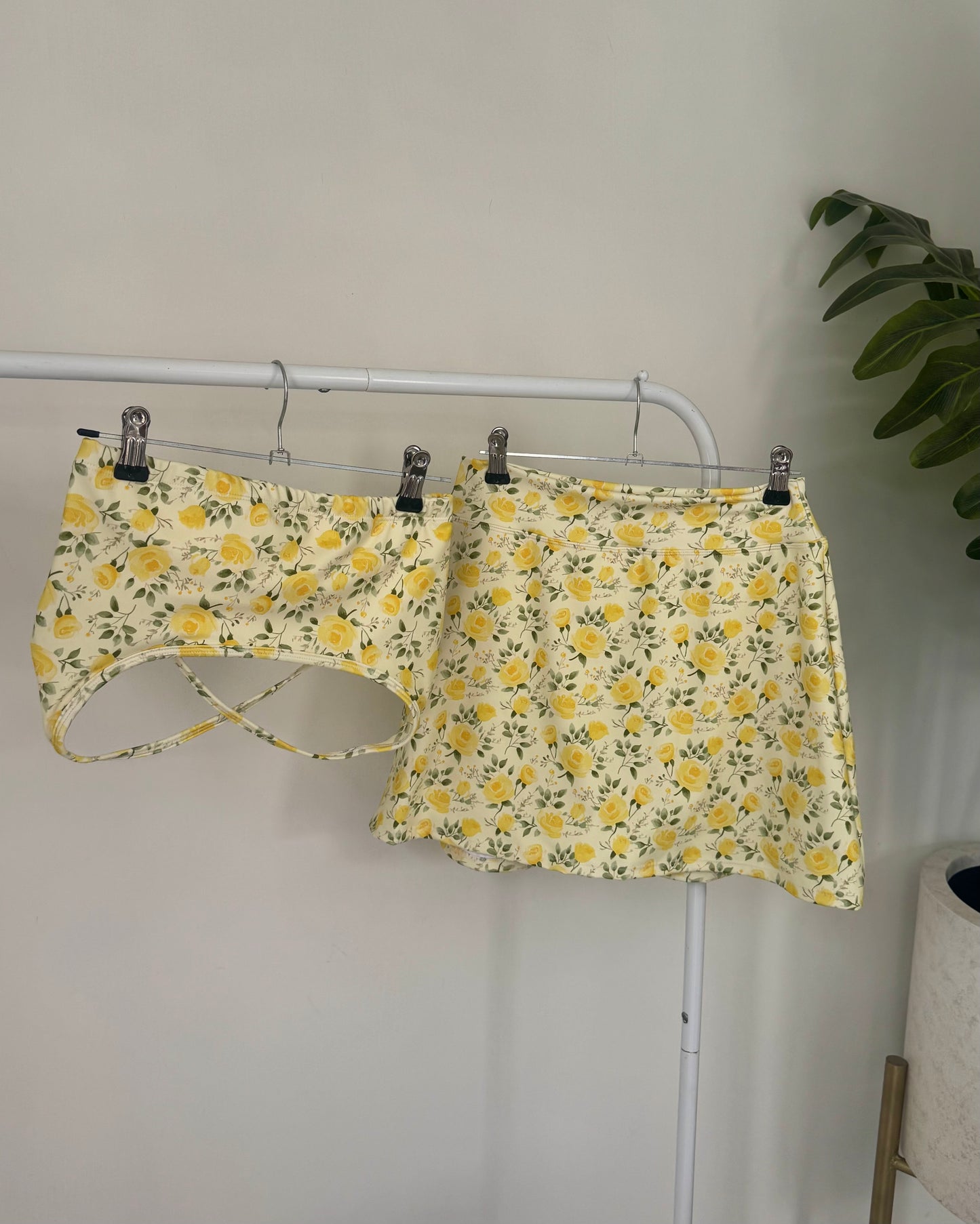 Set Sunshine Showy Top & Skarela