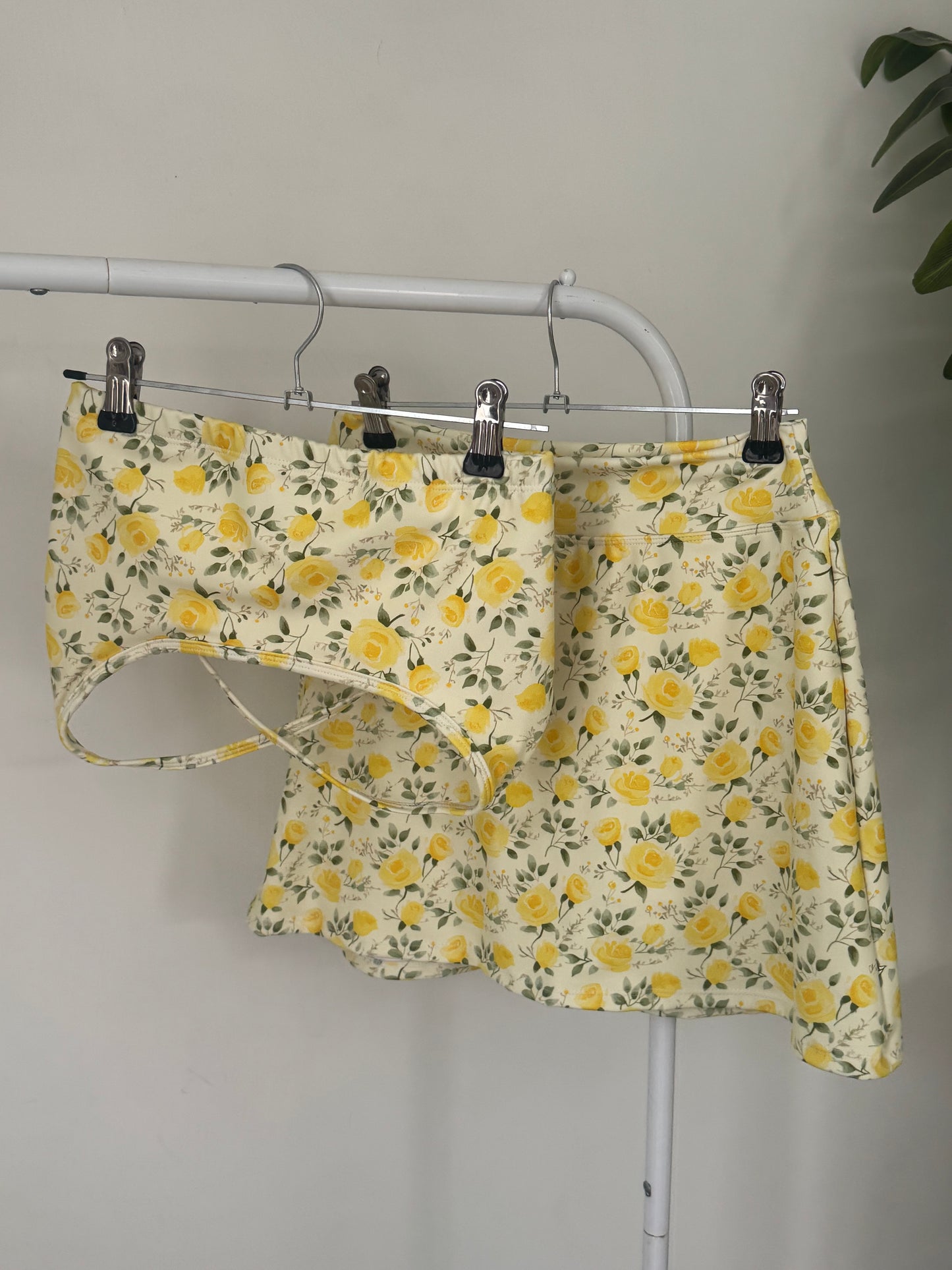 Set Sunshine Showy Top & Skarela