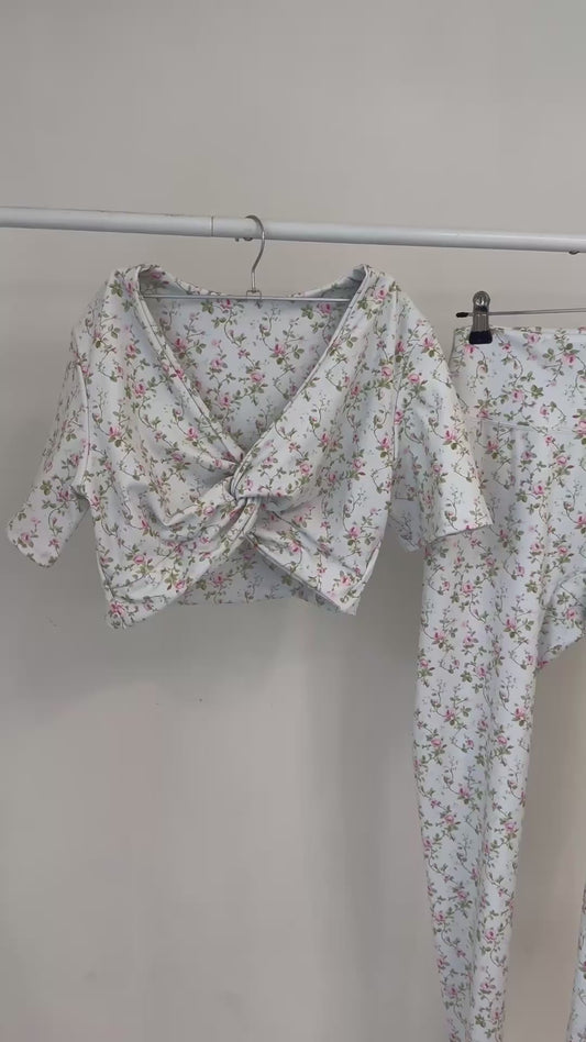 Set Gardenia Knoty Crop & Legging